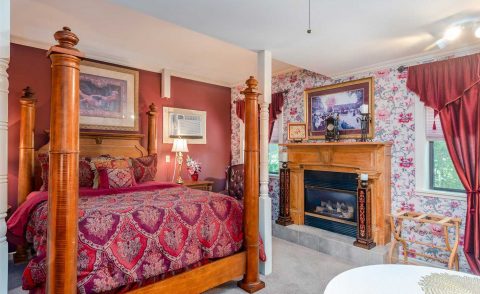 Bridgeford House Georgianna Suite Queen Size Bed